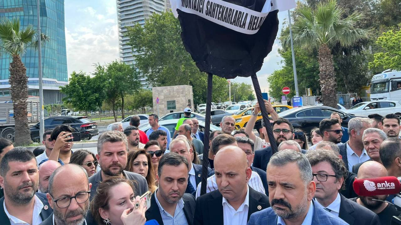 Bir montaj tepkisi de CHP İzmir'den: Kötülüğü şeytanı bile utandıracak kadar ileriye taşıdılar