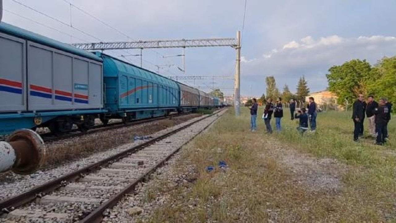 Vagonların üzerine çıkan çocuk akıma kapılarak ağır yaralandı