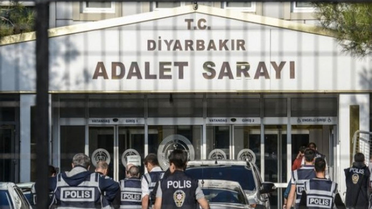 Diyarbakır'da dört avukat tahliye edildi