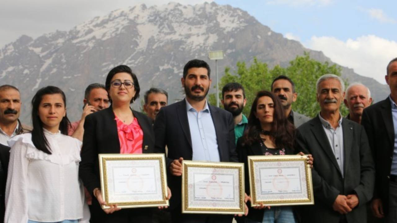 Yeşil Sol Parti Hakkari vekilleri mazbatalarını aldı