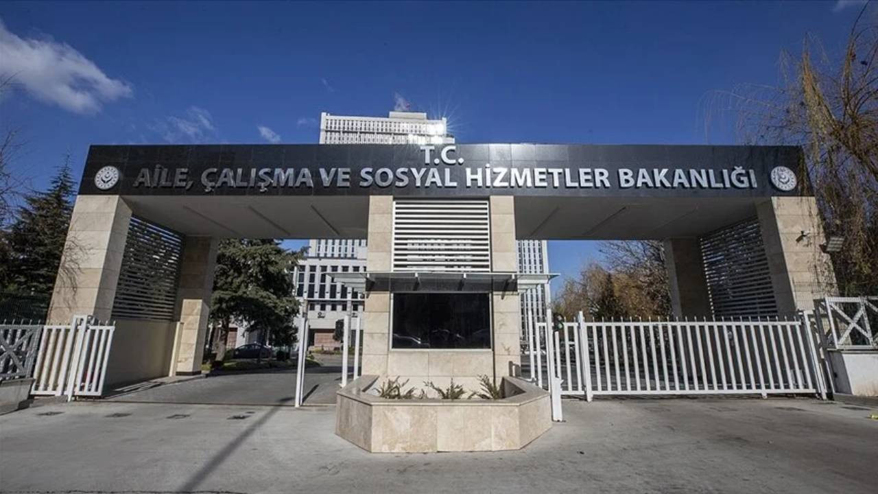 Bakanlıktan, kız çocuğunun masa üzerinde oynatılmasına dair açıklama: Suç duyurusu ve soruşturma