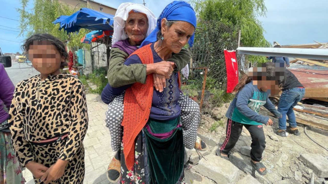 Evleri yıkılan Romanlar: Seçimden önce izin verip sonra yıktılar, bunu mu görecektim Tayyip'ten ben?