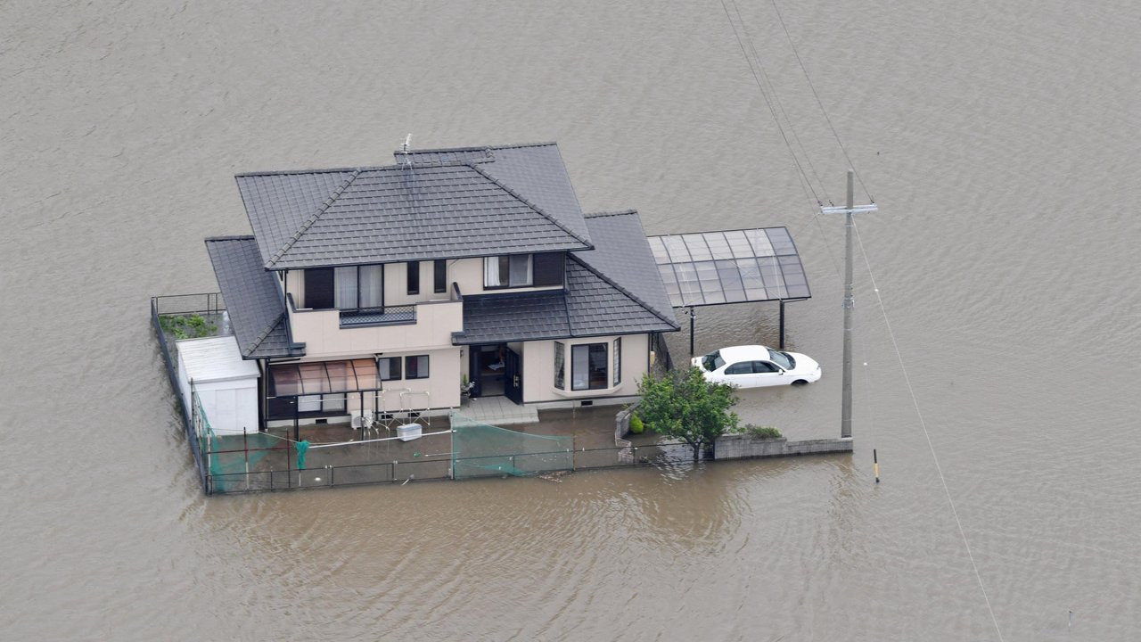 Japonya'da Mawar tayfunu: Bir kişi öldü, 2 milyon kişinin geçici tahliyesi istendi