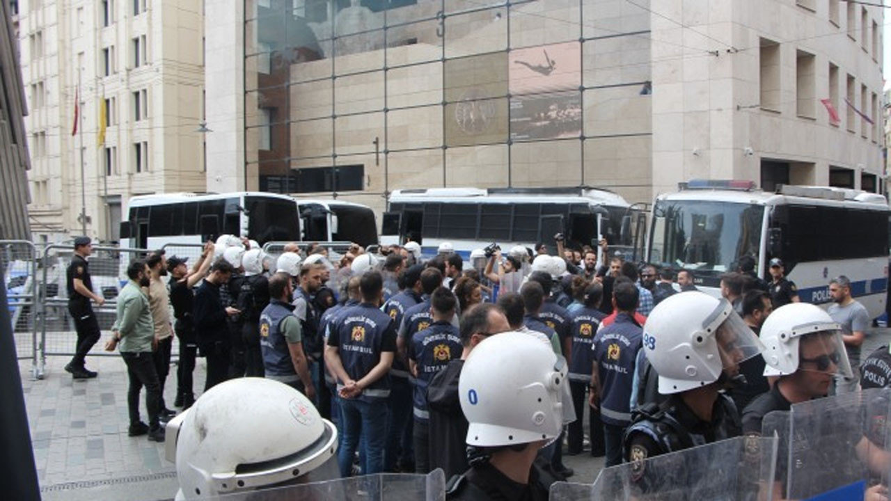 Cumartesi Anneleri'ne ters kelepçeli gözaltı