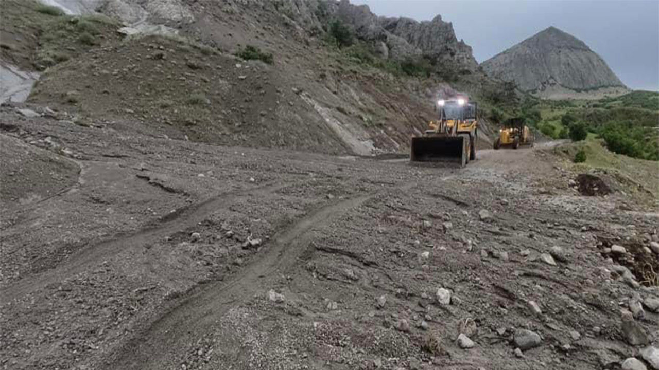 Giresun'da sağanak bazı köy yollarında hasara yol açtı