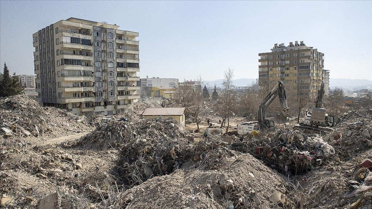 250'den fazla kişi ölmüştü: Ebrar Sitesi müteahhitlerinden biri daha tutuklandı