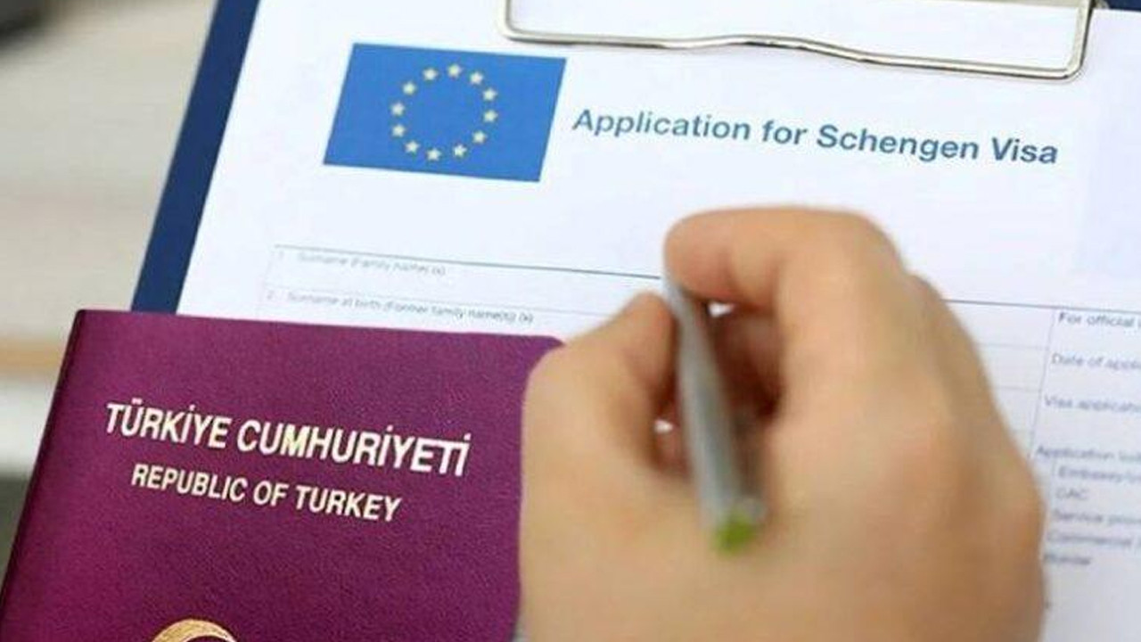 Vize krizinde yeni perde: Hollanda'dan Türk pasaportuna büyüteçli inceleme