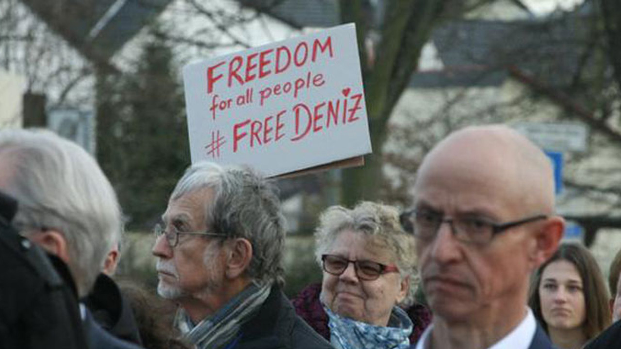 Deniz Yücel için 'özgürlük nöbeti'