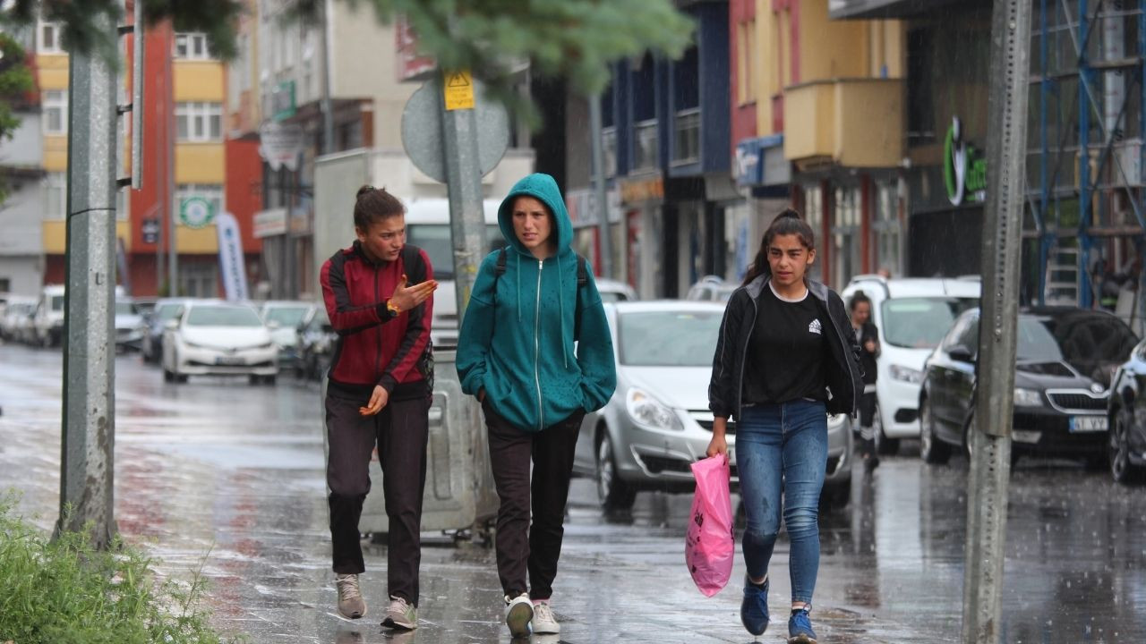 Kars'ta sağanak ve dolu yağışı