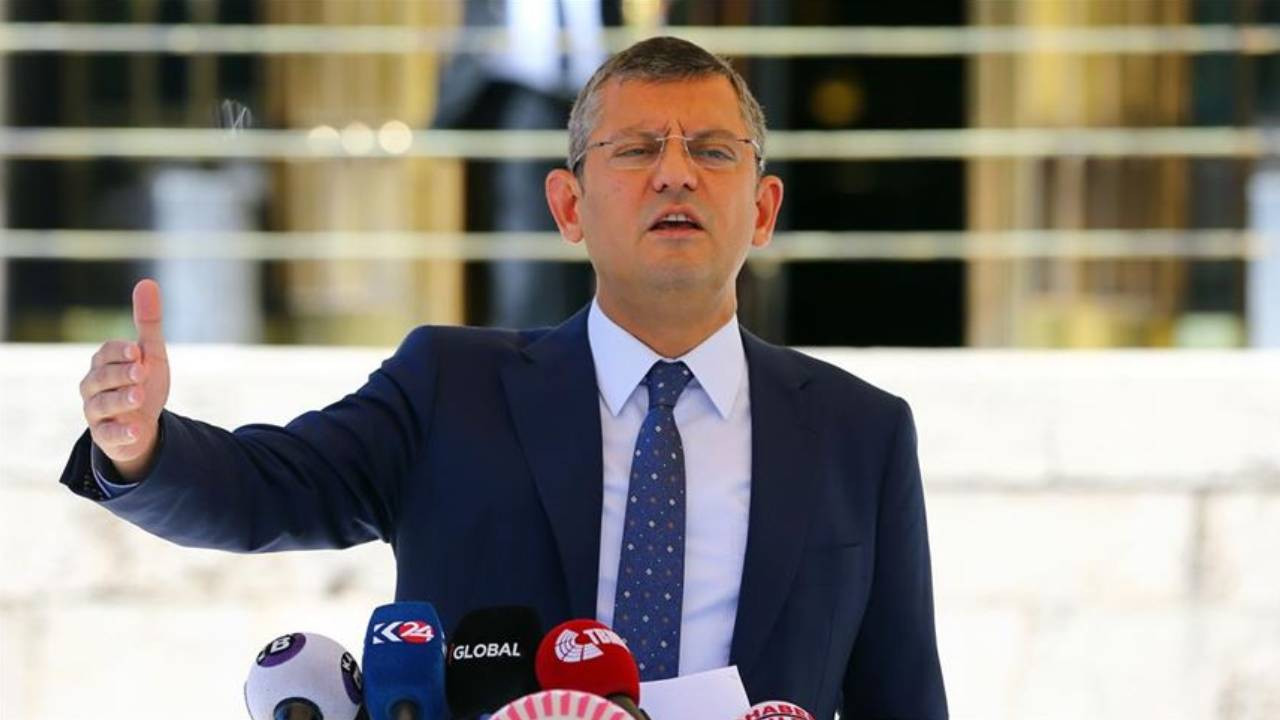 Özgür Özel’den, kapalı grup toplantısı sonrası açıklama: Ben Genel Başkan olmayan ilk Grup Başkanıyım