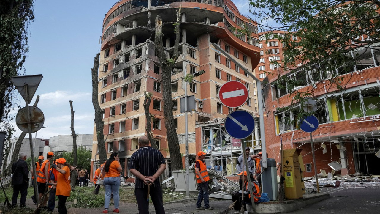 Rusya, Odesa ve Donetsk'i vurdu: En az altı kişi öldü