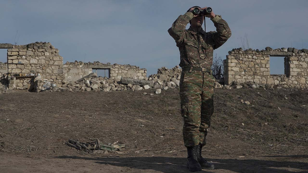 Ermenistan gönüllü kadınları da askere alacak