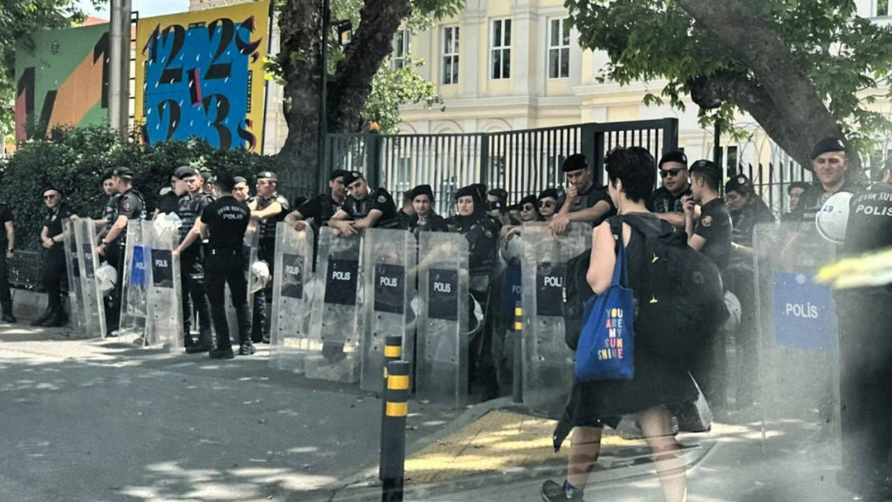 Mimar Sinan'da LGBTİ+ öğrencilerin açıklamasına polis ablukası