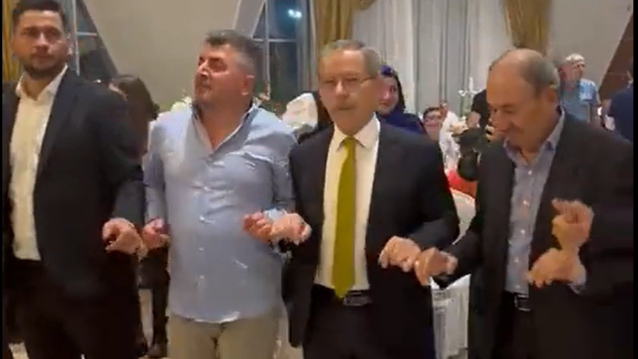 Abdüllatif Şener'den tepkilere 'halaylı' yanıt