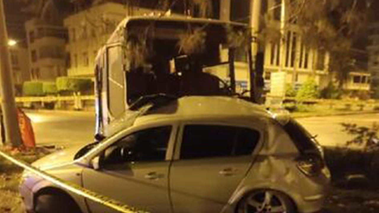 Hatay'da tarım işçisi aileleri taşıyan midibüs kaza yaptı, 7 yaşındaki çocuk öldü