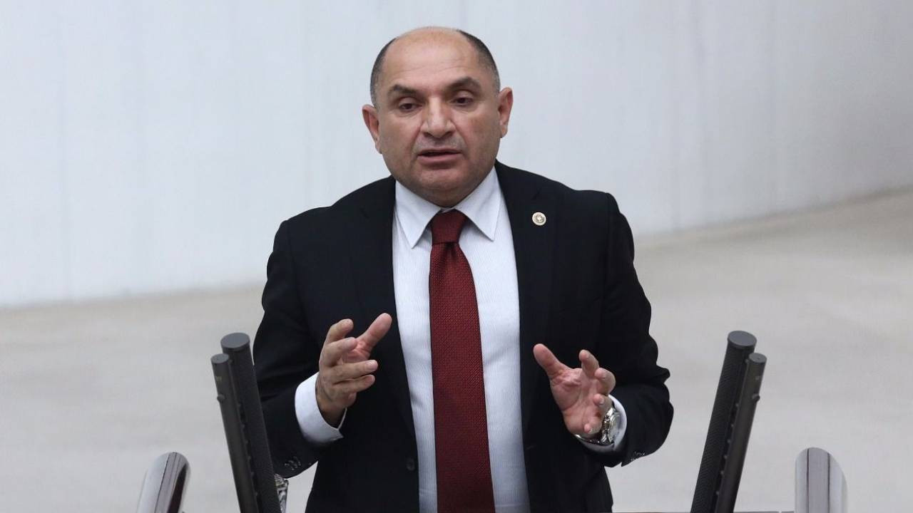 CHP'li Tahsin Tarhan: CHP, kurultayında özeleştiriyi vererek genlerini yenilemeli