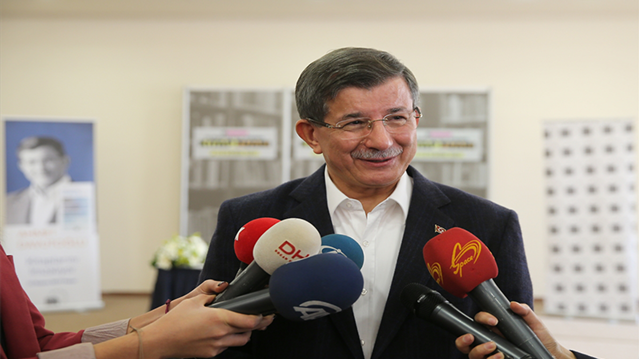 Davutoğlu ‘demokrasi’ dedi