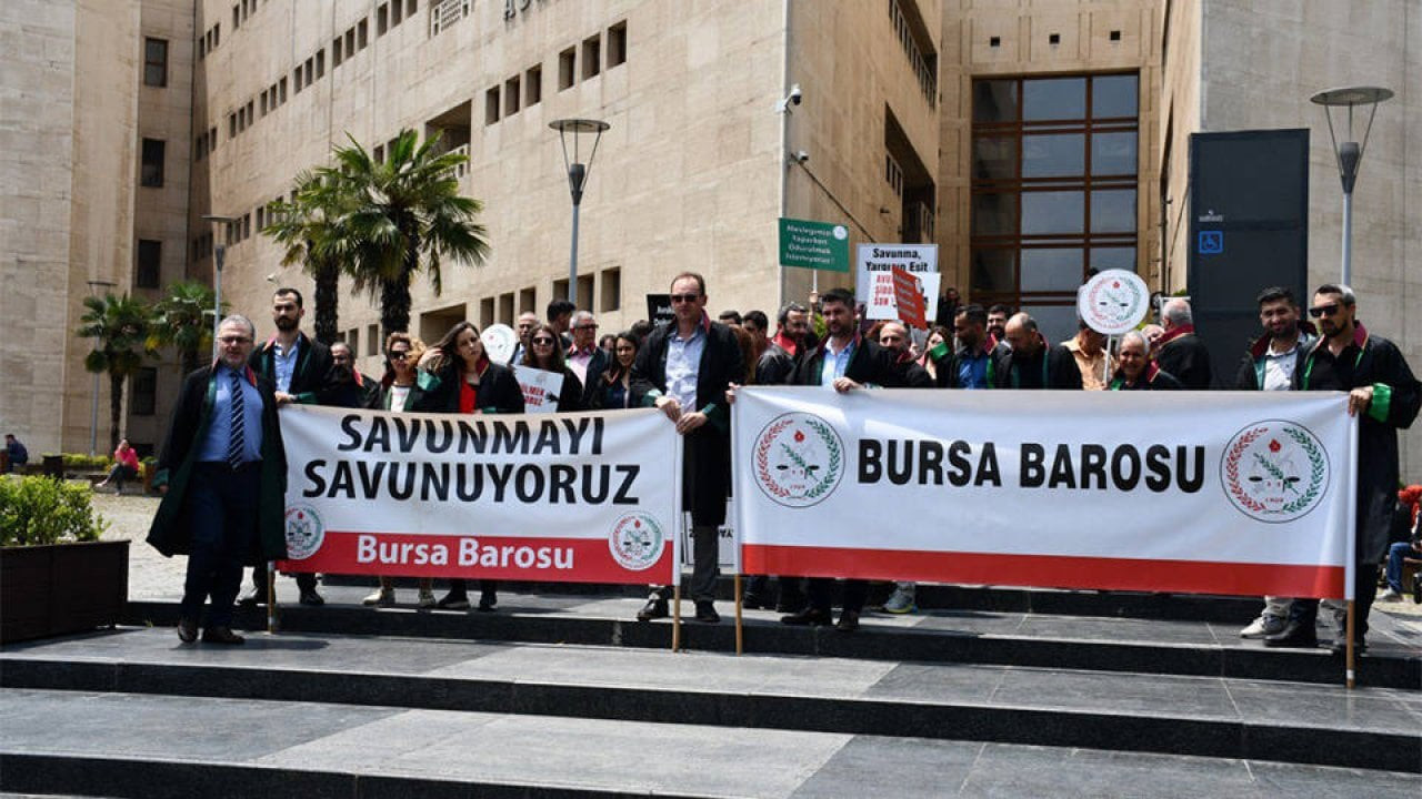 Çocuğunu mahkeme yoluyla alan kadın ve avukatına taşlı bıçaklı saldırı