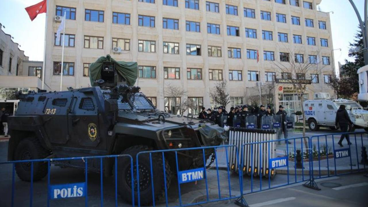 İşçi ölümünde yüzde 100 kusurlu bulunan kayyım yardımcısı görevinin başında