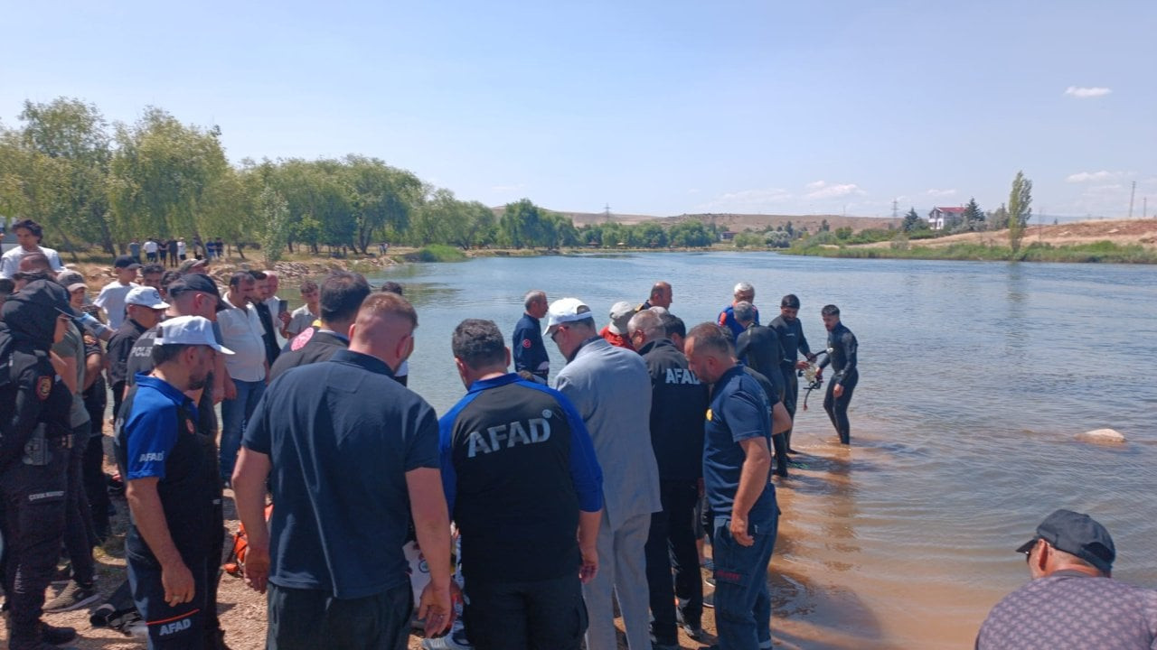 Kızılırmak'a giren üç çocuktan ikisi boğuldu, biri kayıp