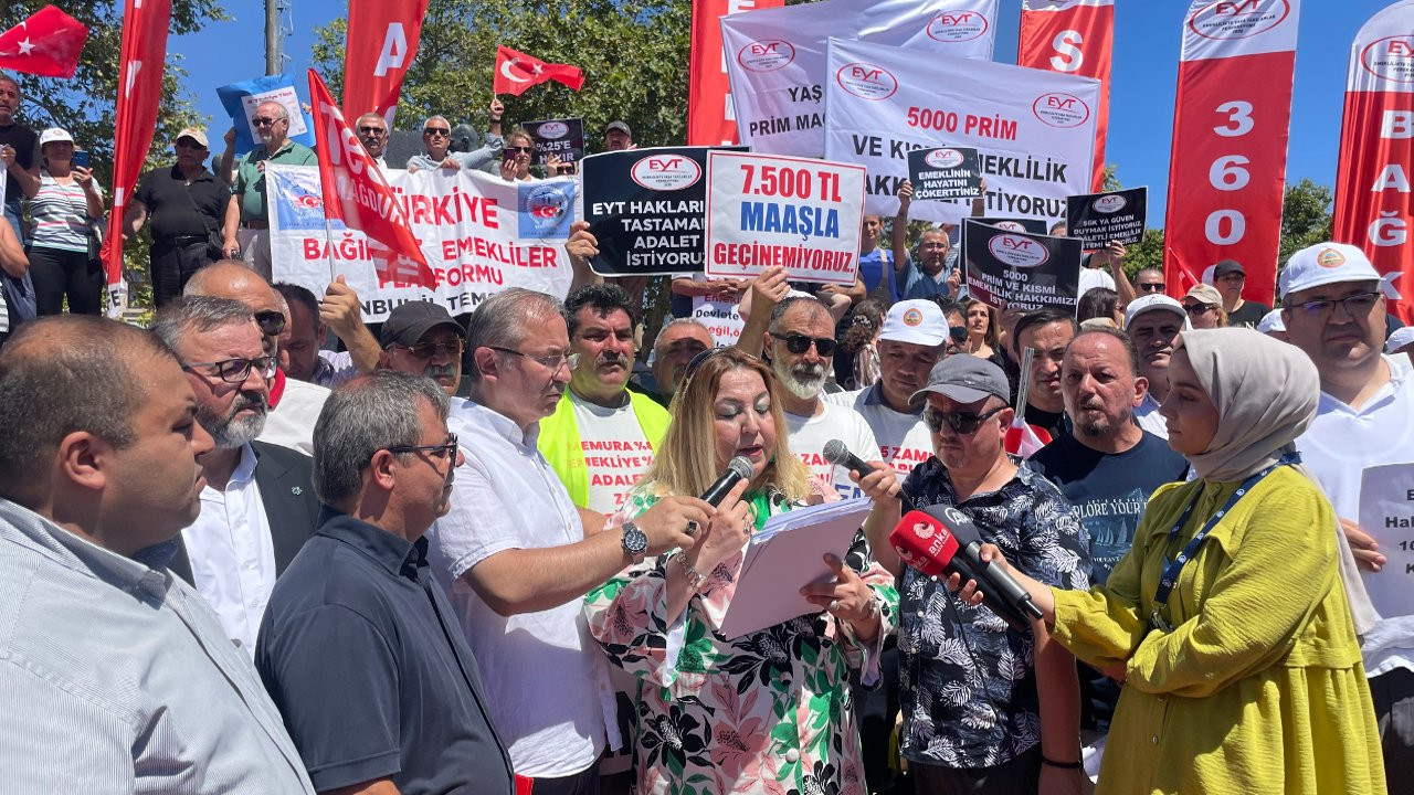 EYT'lilerden İstanbul'da eylem: Mağdur eden yasalar değiştirilene kadar buradayız