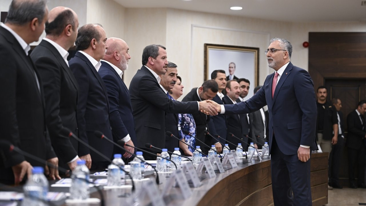 Memurların toplu sözleşme görüşmeleri başladı, Bakan Işıkhan 'Optimal şekilde sonlandıracağız' dedi