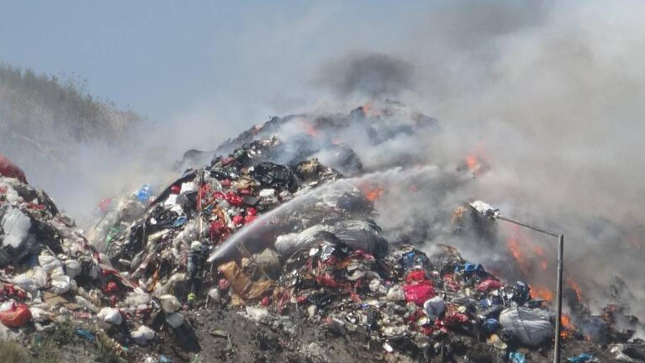 İzmit'te çöp döküm sahasında yangın