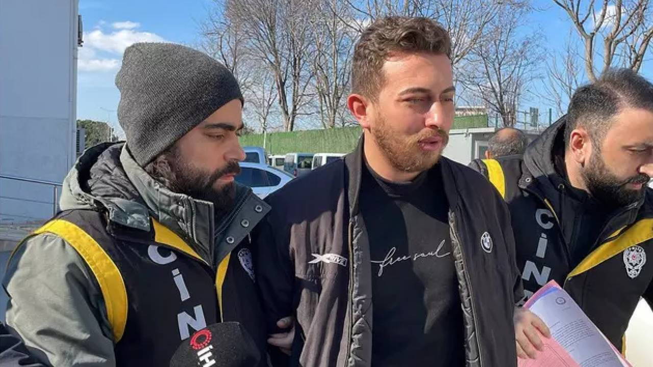 Öldürdüğü babasının kredi kartıyla sevgilisine hediye aldı