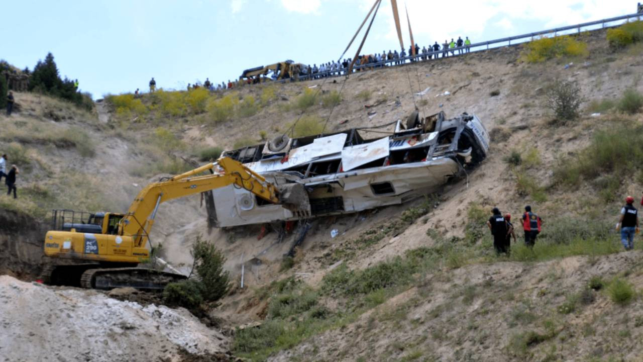 Sekiz kişinin ölmesine neden olan otobüs firması sektörden çekildi
