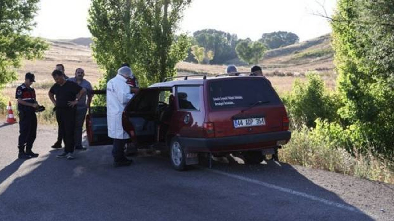 Sivas'ta bir otomobilin içinde kadın ve erkek cesedi bulundu