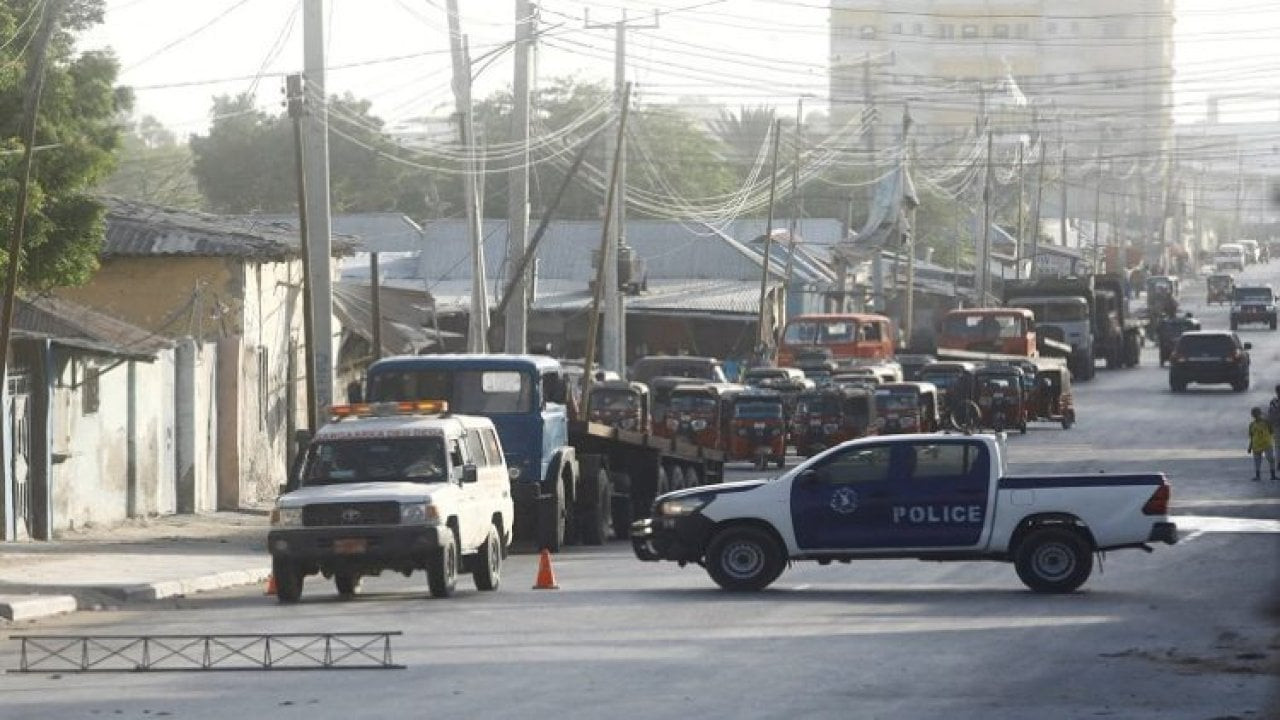 Somali'de otobüse bombalı saldırı: Altı kişi öldü