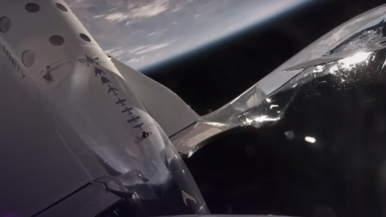 Virgin Galactic şirketi ilk kez üç sivili uzay sınırına gönderdi