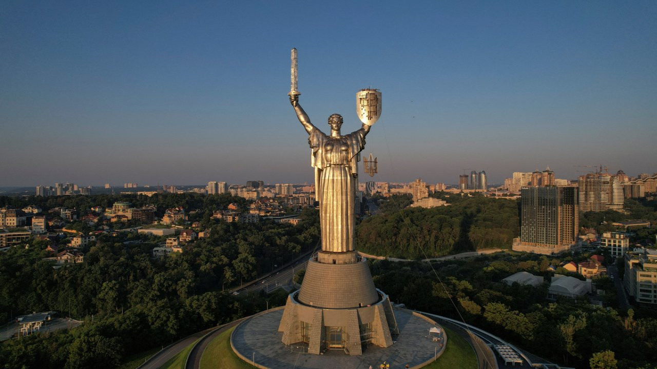 Ukrayna lideri Zelenskiy: Ukrayna'nın tüm bölgelerindeki askere alım yöneticileri kovulacak