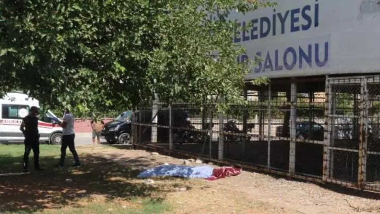 Antalya'da bir spor salonu önünde erkek cesedi bulundu