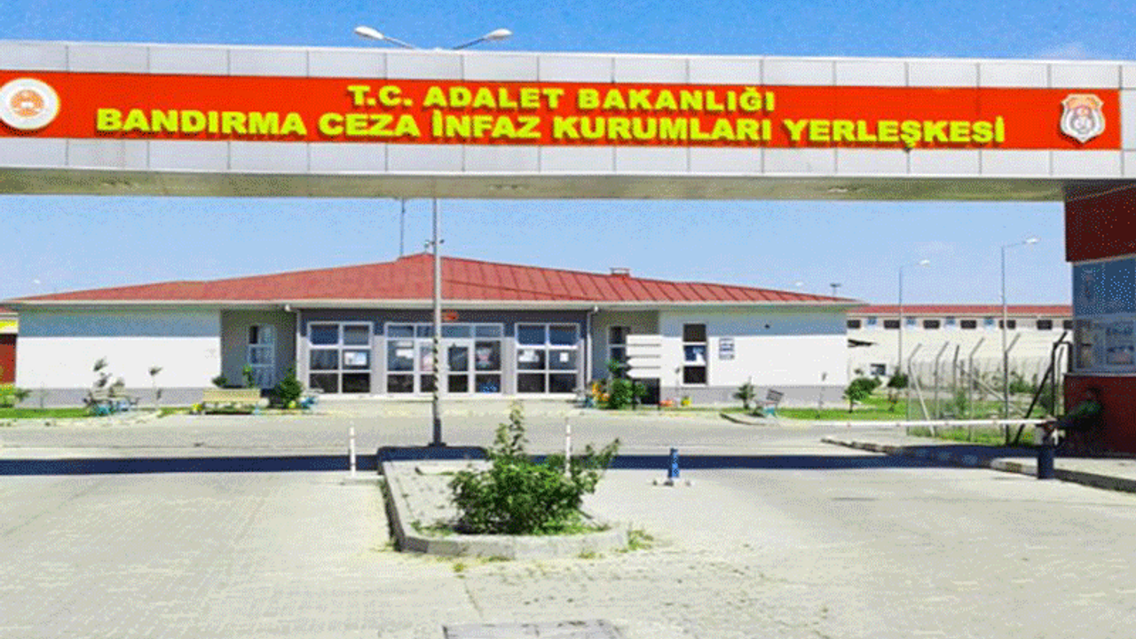 'Hükümlü kendini duvara vurdu'