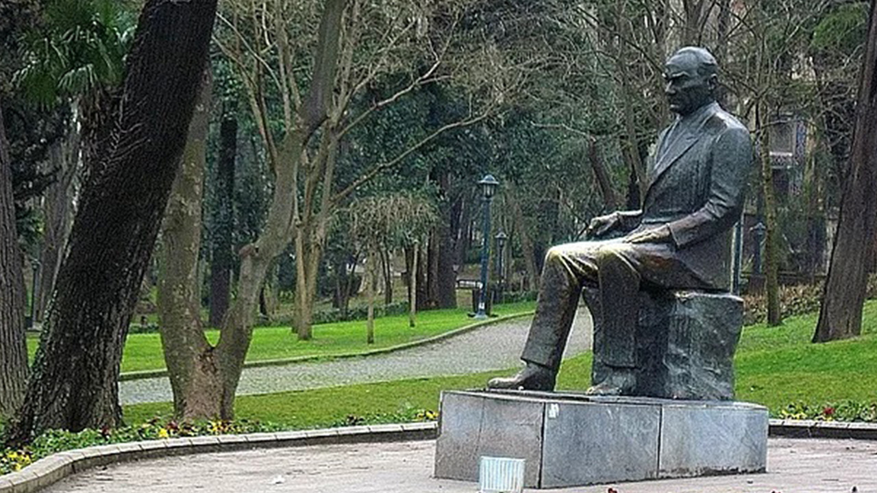 Prag'da Atatürk heykeli Ermeni Soykırımı nedeniyle reddedildi