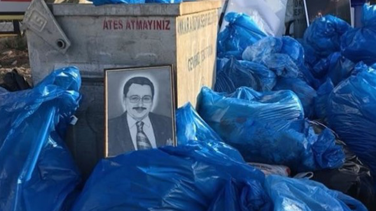 Melih Gökçek'i çöpe attılar