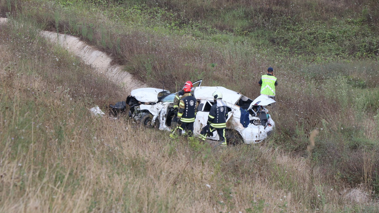 Kuzey Marmara Otoyolu'nda devrilen otomobildeki baba ile oğlu öldü
