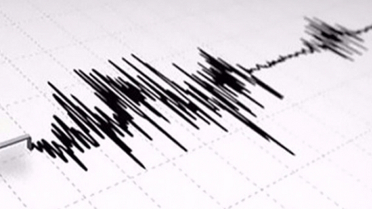 Deprem İzmir'i sarstı