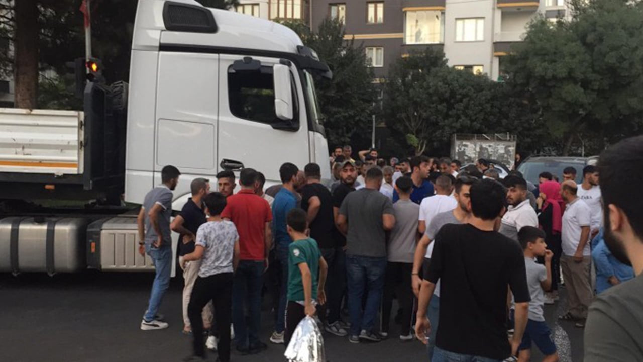 Karşıdan karşıya geçerken TIR çarpan kişi ağır yaralandı