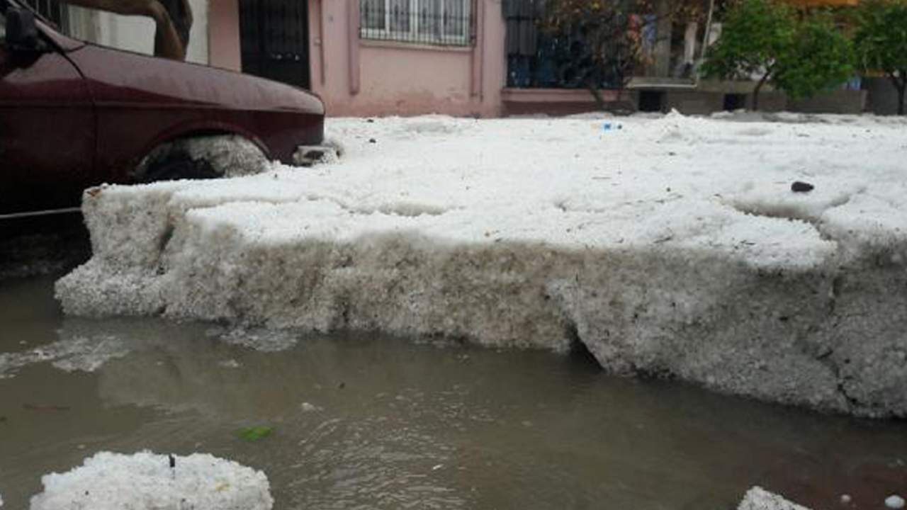 Mersin'i dolu ve yağış vurdu