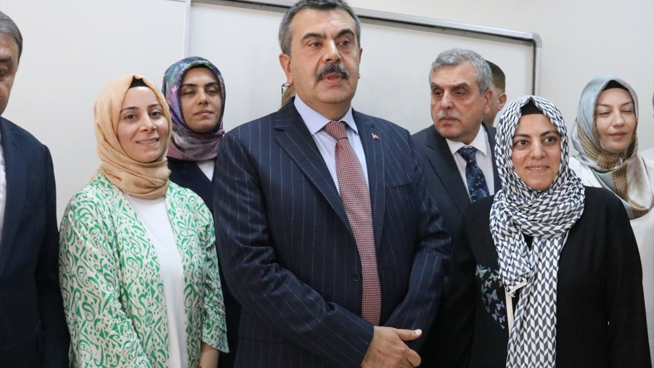 Bakan Tekin, Ensar Vakfı soruşturmasında adı geçen Sultanoğlu'nu savundu: En çok güvendiğimiz arkadaşlardan biri