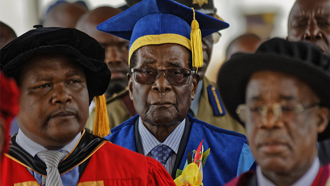 Mugabe'ye bir darbe daha