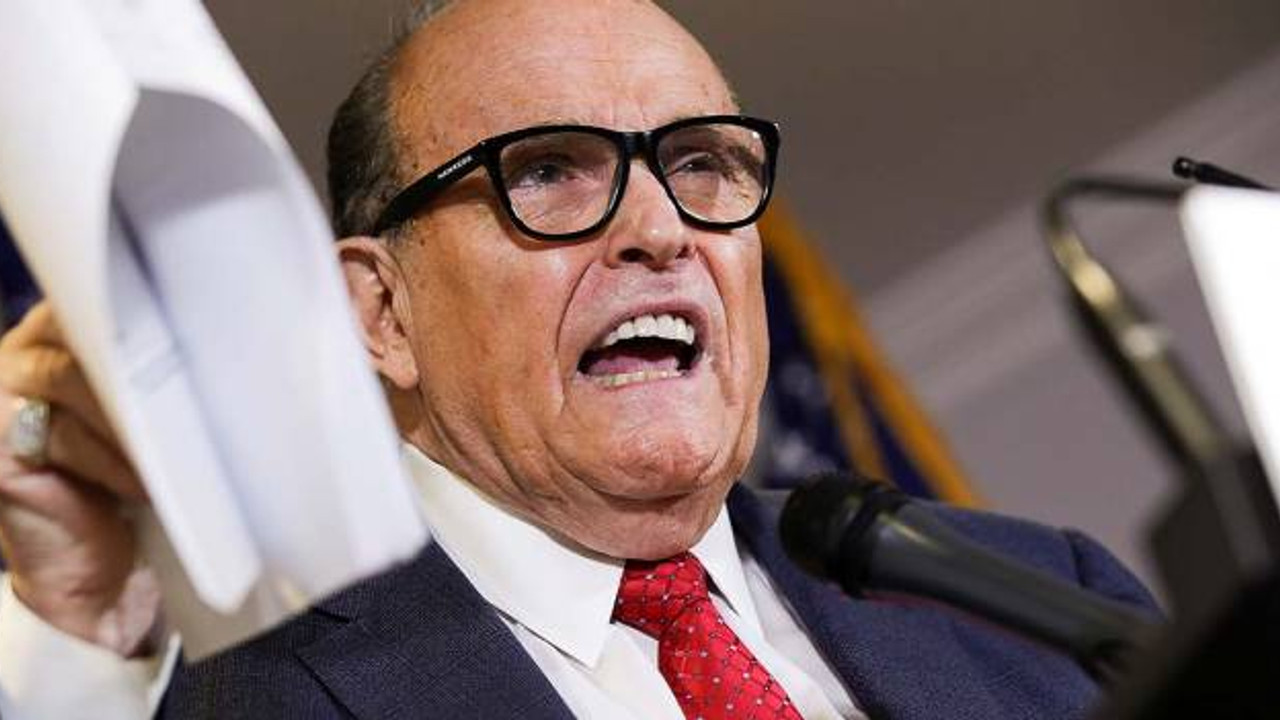 Trump'ın eski avukatı Giuliani 150 bin dolar kefaletle serbest kaldı