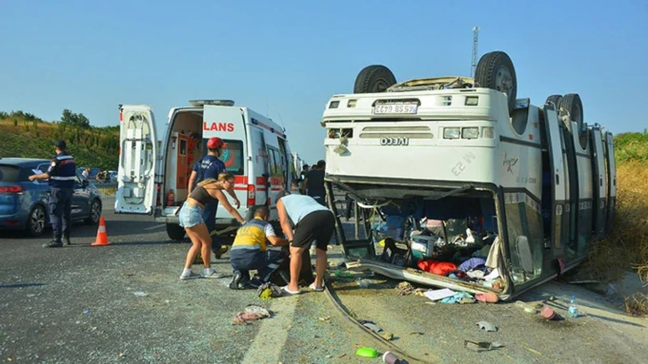 Manisa'da tarım işçilerini taşıyan araç kaza yaptı: 30 yaralı