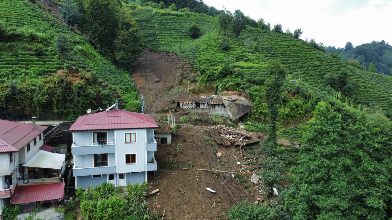 Rize çevreleri ve Artvin'in kıyı kesimi için gök gürültülü sağanak uyarısı