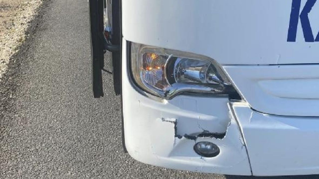 Topunu yakalamak isteyen çocuk, yolcu otobüsünün altında kaldı