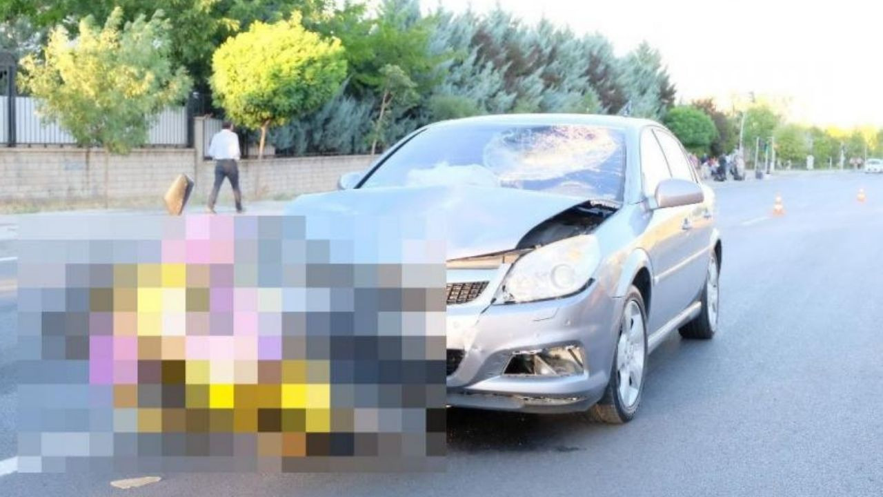 Bingöl'de bir araç motokuryeye çarptı: Hayati tehlikesi var