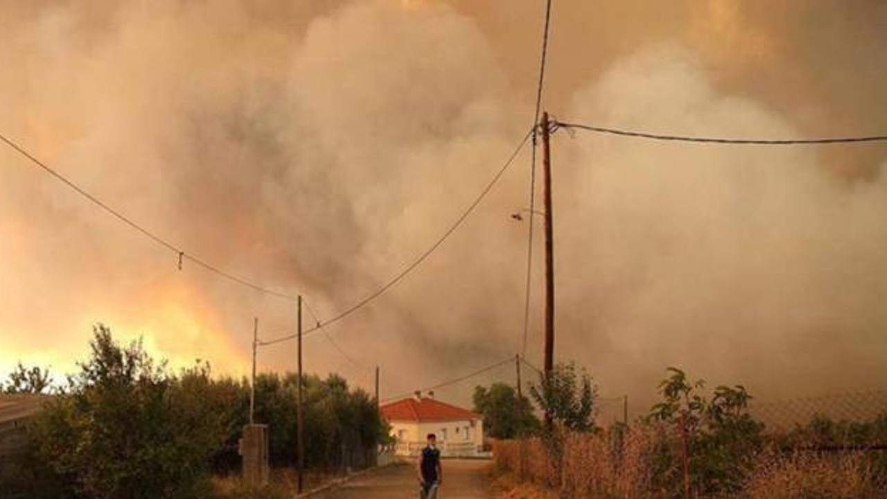 Yunanistan'da yangınların 8'inci gününde tahliyeler sürüyor