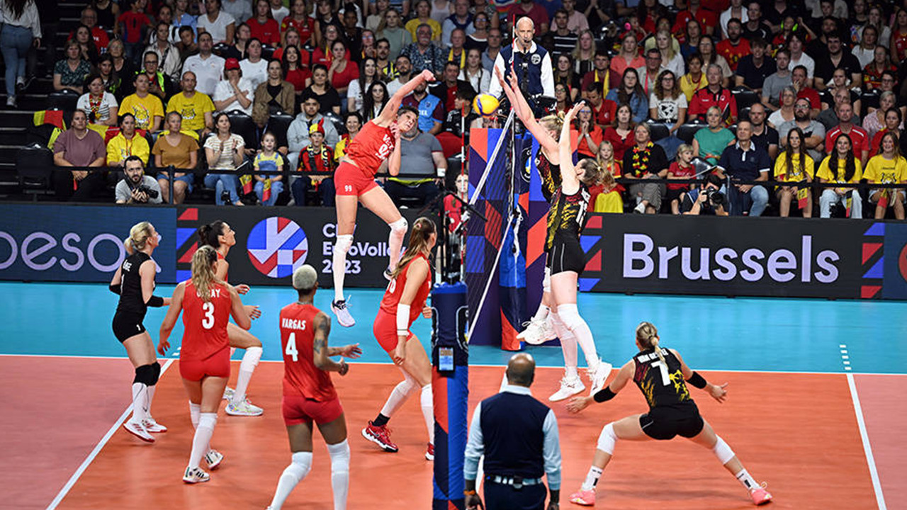 Kadın Voleybol Takımı, Avrupa Şampiyonası'nda çeyrek finale yükseldi